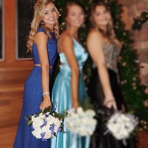 I am selling my 2019 formal dress! :)